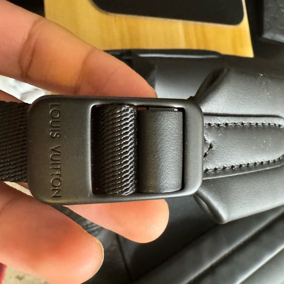 LV DISCOVERY BACKPACK. Have box , bag and receipt. - Picture 5 of 8